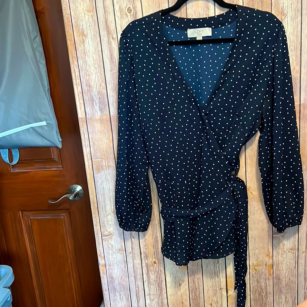 Loft Plus wrap top size 18